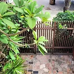 Casa Ampla E Arejada, Apenas 100 Metros Do Mar